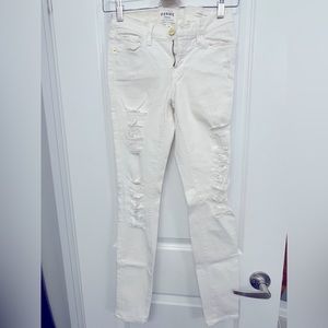 Frame Denim le skinny ripped in US size 26.